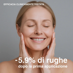 primo piano di donna che sorride , fondo grigio